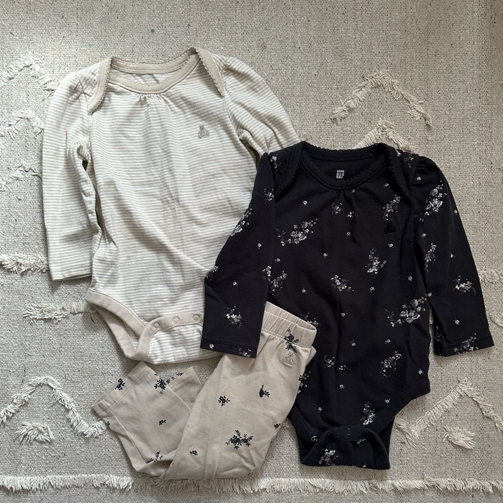 Baby Gap Organic Set - Picture 2 of 3